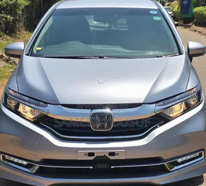 Honda Fit Shuttle Hybrid 2020 Silver