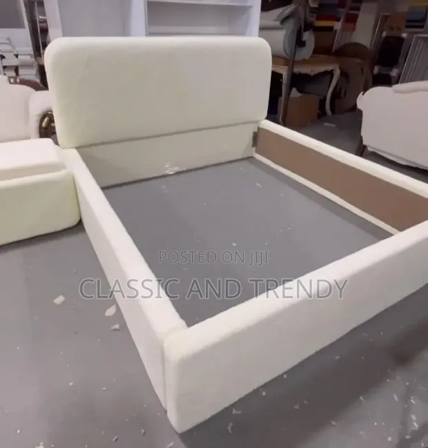 Classic Trendy 5x6 Plain Bed - Queen Size - 1