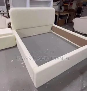 Classic Trendy 5x6 Plain Bed - Queen Size