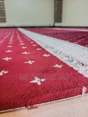 Carpeti Nyekundu ya Ukutani - Ufungaji wa Kitaalamu