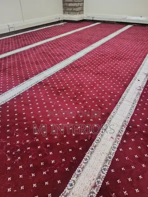 Ufungaji wa Carpet Nyekundu ya Ukutani kwa Nyumba za Kisasa na za Kifahari
