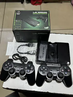 Kifaa cha Mchezo wa Retro Kisicho na Waya cha 2.4G chenye Gamepads Mbili