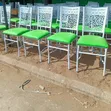Viti vya Mkahawa Fremu Nyeupe Powder Coated Na Kiti Kijani Chenye Pedi - 1