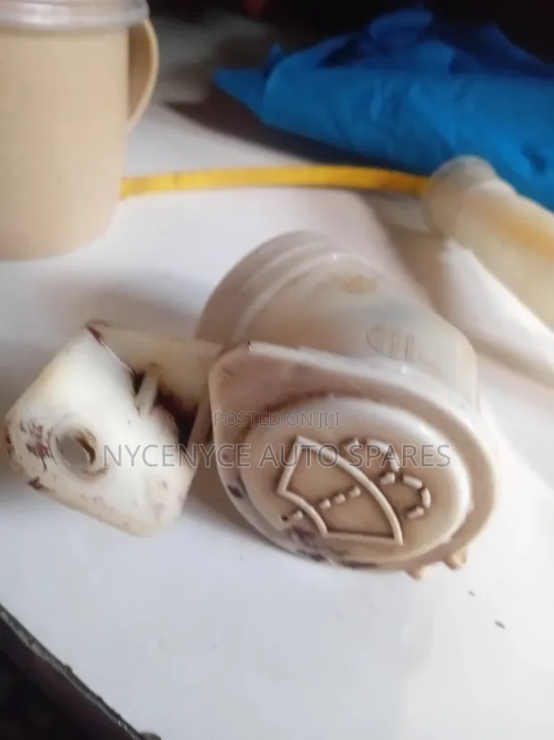 Used Fluid Cap for Mitsubishi Pajero - 1