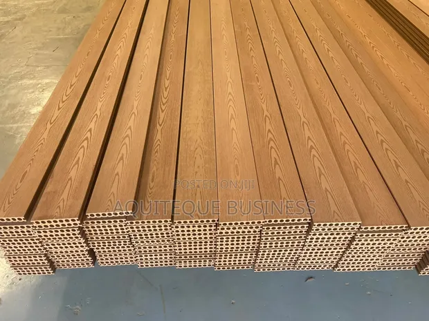Decking Flooring Isiyoingiza Maji - 1
