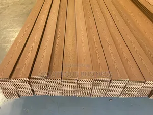 Decking Flooring Isiyoingiza Maji