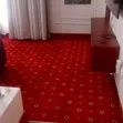 Red Wall to Wall Carpets na Maua ya Diamond - 2