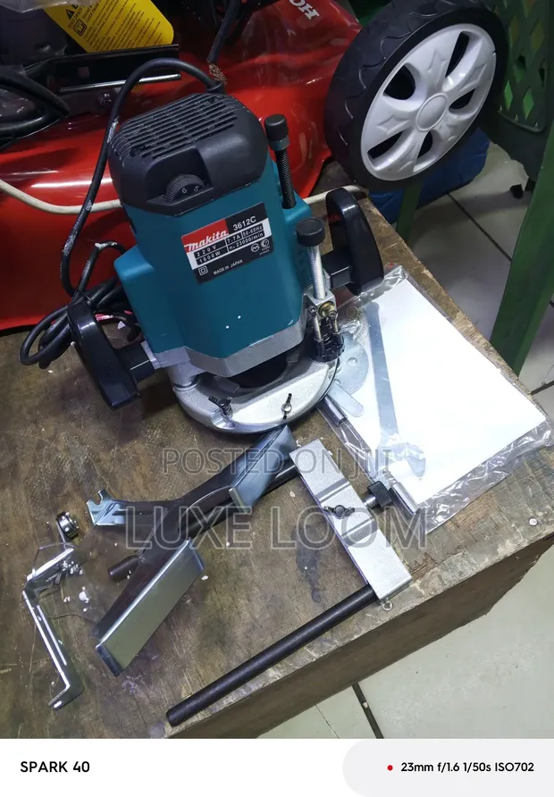 Mashine ya Makita Wood Router 1600W - 1