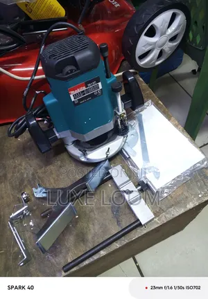 Makita 1600W Wood Router Machine