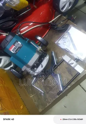 Makita 1600W Wood Router