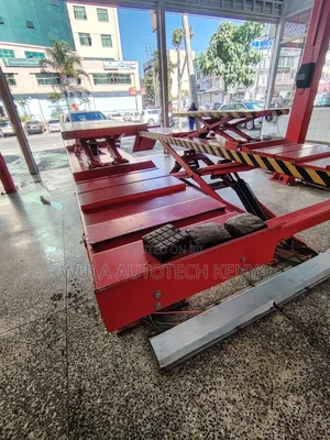 Big Scissor Car Lift Machine - 4 Ton