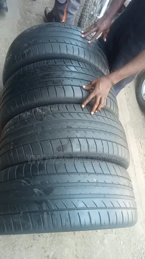Matairi 275/40R22 Dunlop Ex Japan Yaliyotumika