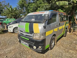 Toyota HiAce 2012