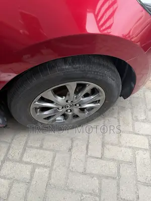 Mazda Demio 2018 Nyekundu