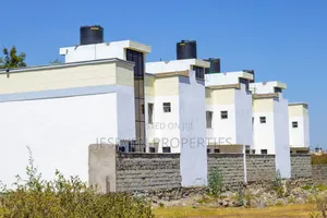 Nyumba ya Townhouse 5-Chumba Utawala Inauzwa