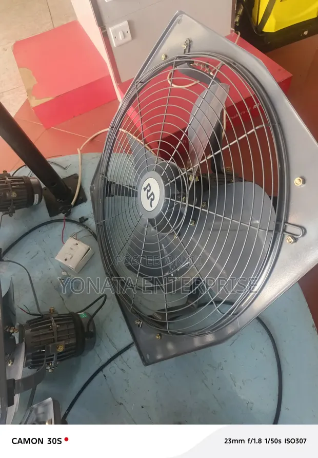 24" Heavy Duty Metallic Extractor Fan - 1
