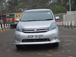 Toyota Isis 2010 Silver