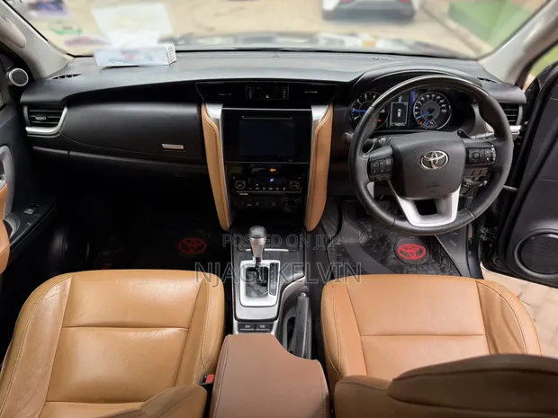 Toyota Fortuner 2.8 D AWD 2016 Black - 1
