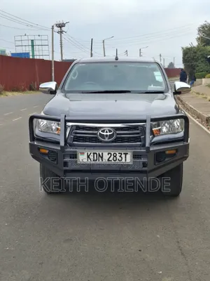 Toyota Hilux 2016 Bluu