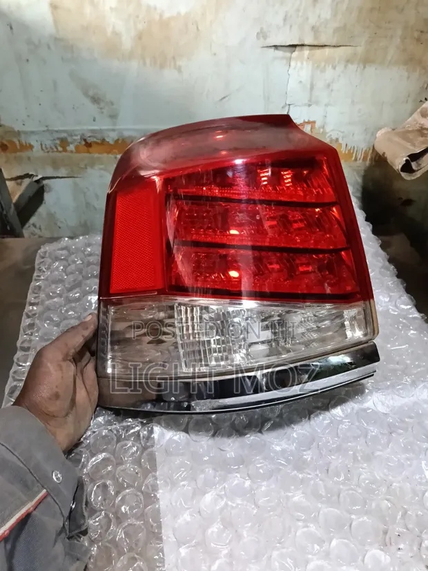 Toyota Land Cruiser 200 Series Tail Light (Ex-Japan) - 1