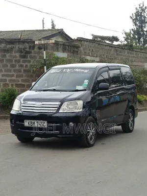 Toyota Noah 2005 Nyeusi
