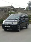 Toyota Noah 2005 Nyeusi - 1