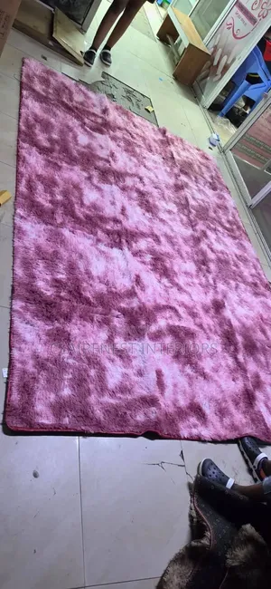 Carpet Nyeupe ya Fluffy 7x10