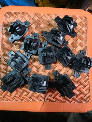 W Insulators for Electric Fence - Black