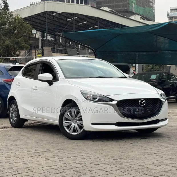 Mazda 2 2020 Nyeupe - 1