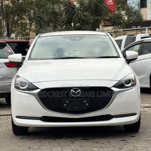 Mazda 2 2020 Nyeupe
