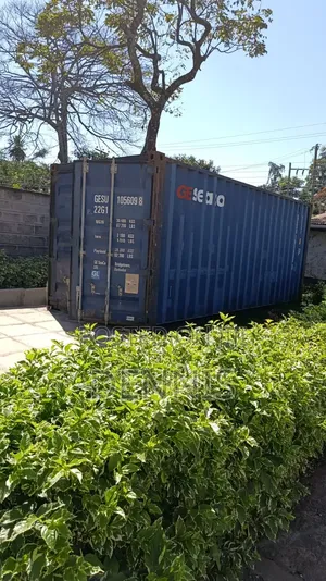 Heavy-Duty Shipping Containers (40ft & 20ft)