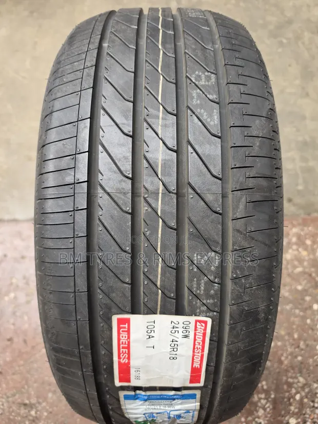 Matairi Bridgestone 245/45 R18 - 1