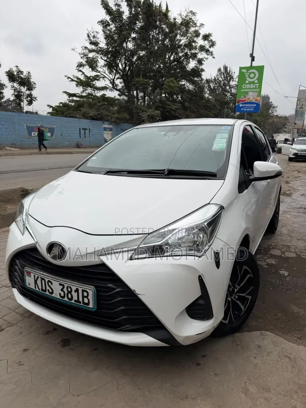 Toyota Vitz 2017 Nyeupe - 1