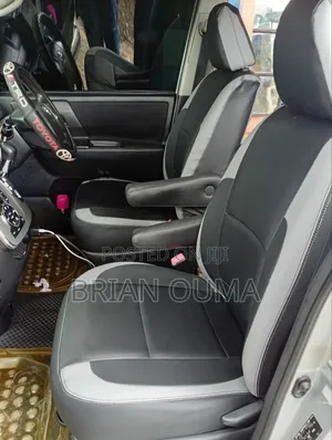 Vifuniko vya Viti vya Toyota Noah Vilivyotengenezwa Maalum