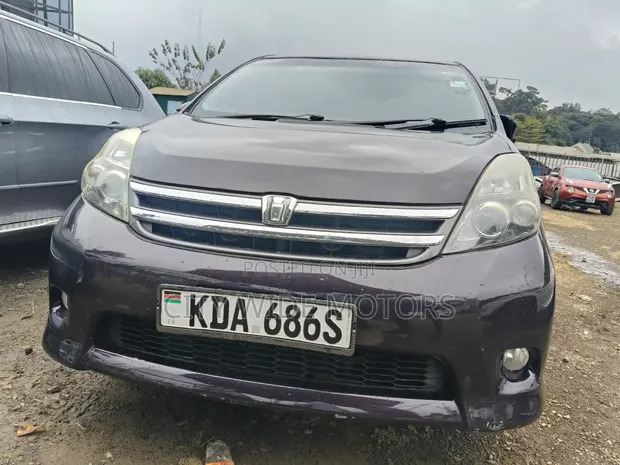 Toyota Isis 2013 Maroon - 1