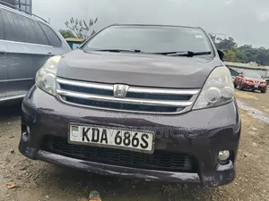 Toyota Isis 2013 Maroon