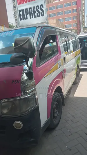 Toyota HiAce 2013 White