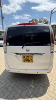 Nissan Serena 2011 White - 2