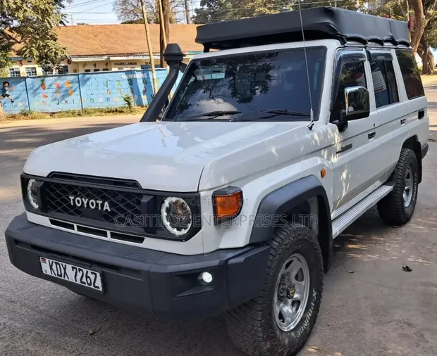 Toyota Land Cruiser 2014 Nyeupe - 1