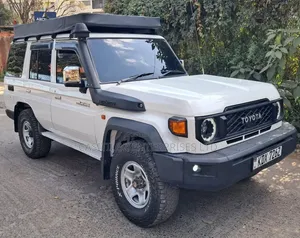 Toyota Land Cruiser 2014 Nyeupe