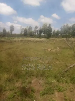 Kiwanja cha Futi 50 kwa 100 Kieni chenye Hati Miliki