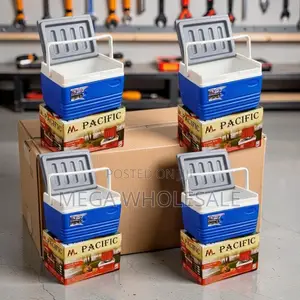Cold Retention Insulated 4.5L Handheld Portable Cooler Box Ice Box