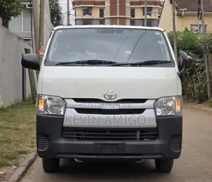Toyota HiAce 2019 Nyeupe