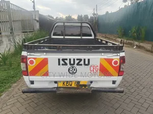 Isuzu D-MAX 2012 White