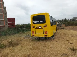 Isuzu NQR 2016 Bus - 33 Seats