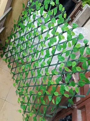 Adjustable Artificial Privacy Fence - Light Green