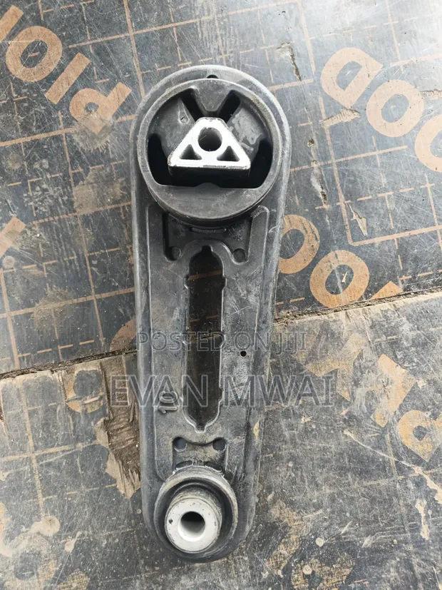 Nissan Tilda/Wingroad Y12/NV200/Note Gearbox Crossmember Mount - 1