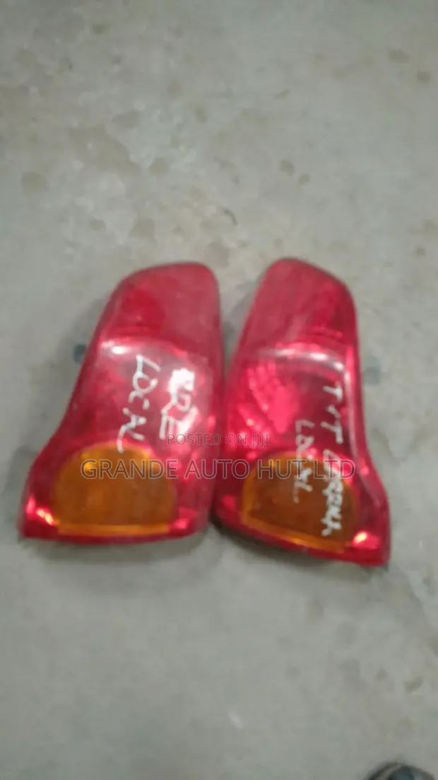 Toyota Vitz Taillight (Used) - 1