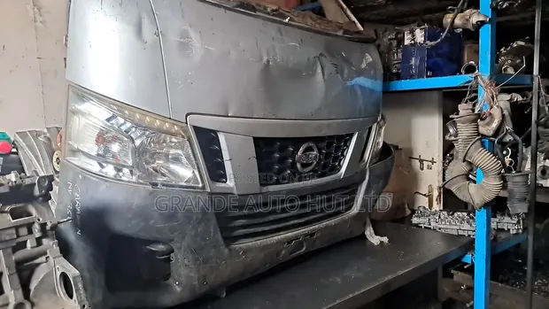 Nissan NV350 Caravan Nosecut - 1