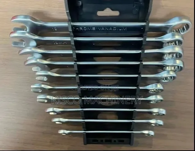 8 Pc Reversible Ratchet Combination Wrench Set - 1
